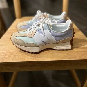 New Balance 327 Munsell White Sneakers